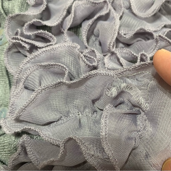 Zara Gray Ruffled Button Down Semi Cropped Lightweight Sweater Size Small - Picture 4 of 9